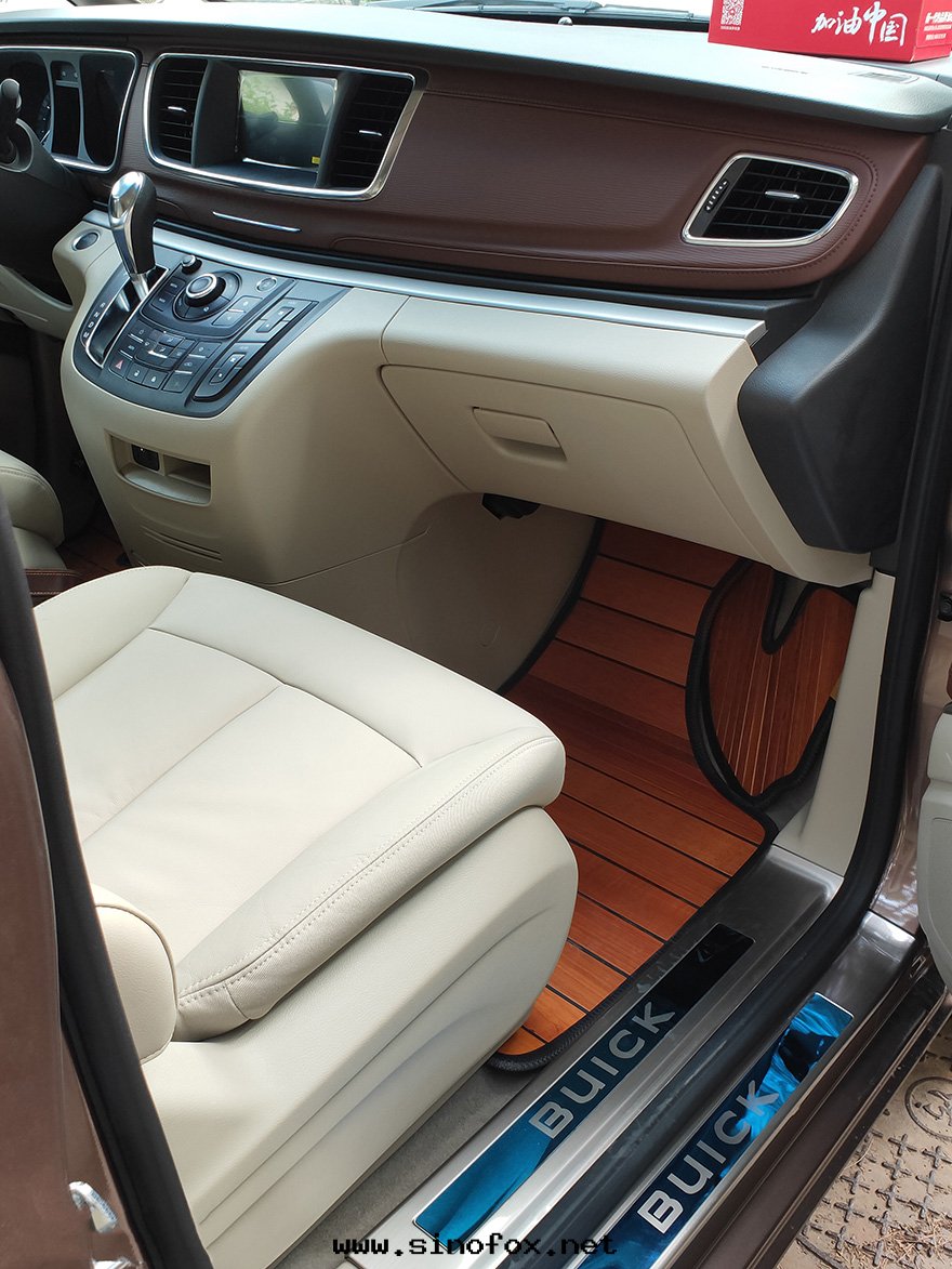 广州租車公(gōng)司带(dài)司機(jī)出(chū)租7座别克(kè)GL8商務(wù)車包(bāo)年(nián)租月租,在(zài)广州租一(yī)台(tái)别克(kè)商務(wù)gl8多(duō)少(shǎo)錢(qián)一(yī)天(tiān)?_广州租車包(bāo)車用車 首選广州現(xiàn)达(dá)租車公(gōng)司