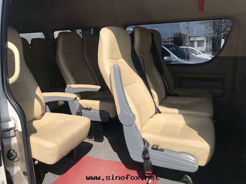 广州市(shì)區(qū)出(chū)租十(shí)八(bā)人(rén)座小巴車带(dài)司機(jī)包(bāo)天(tiān)随駕接送機(jī)场(chǎng)（18座）_广州租車包(bāo)車用車 首選广州現(xiàn)达(dá)汽車租賃公(gōng)司