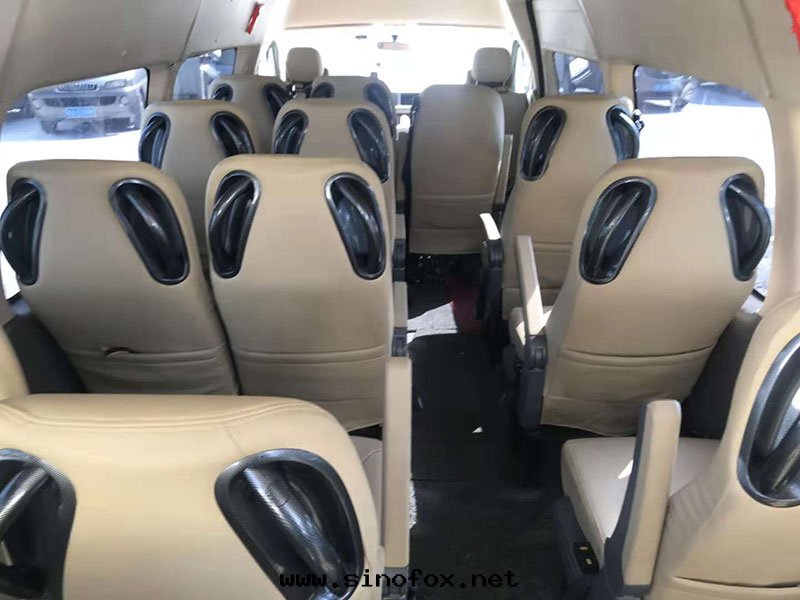 广州市(shì)區(qū)出(chū)租十(shí)八(bā)人(rén)座小巴車带(dài)司機(jī)包(bāo)天(tiān)随駕接送機(jī)场(chǎng)（18座）_广州租車包(bāo)車用車 首選广州現(xiàn)达(dá)汽車租賃公(gōng)司