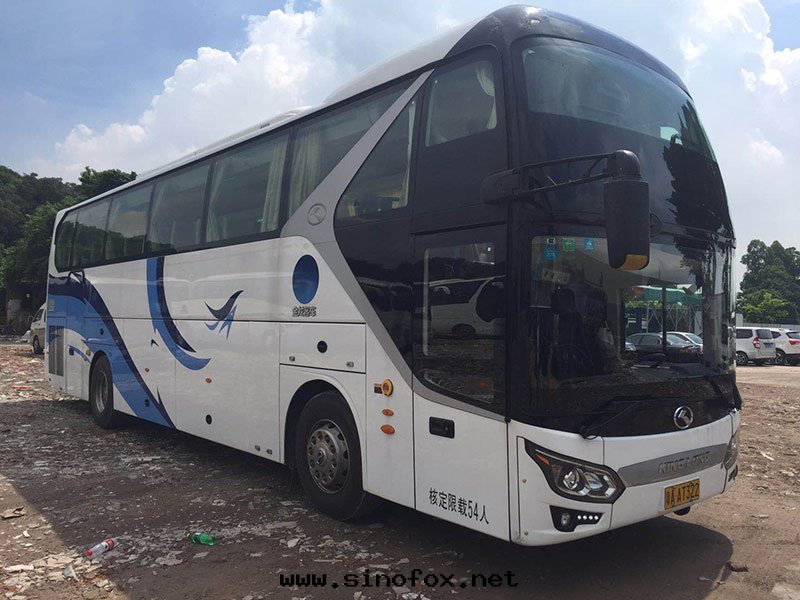 广東(dōng)省(shěng)广州市(shì)區(qū)白(bái)雲(yún)機(jī)场(chǎng)南(nán)站火(huǒ)車站配带(dài)司機(jī)租用50人(rén)坐旅遊大(dà)巴客車（55座）_广州出(chū)租大(dà)巴車 首選現(xiàn)达(dá)汽車租賃公(gōng)司