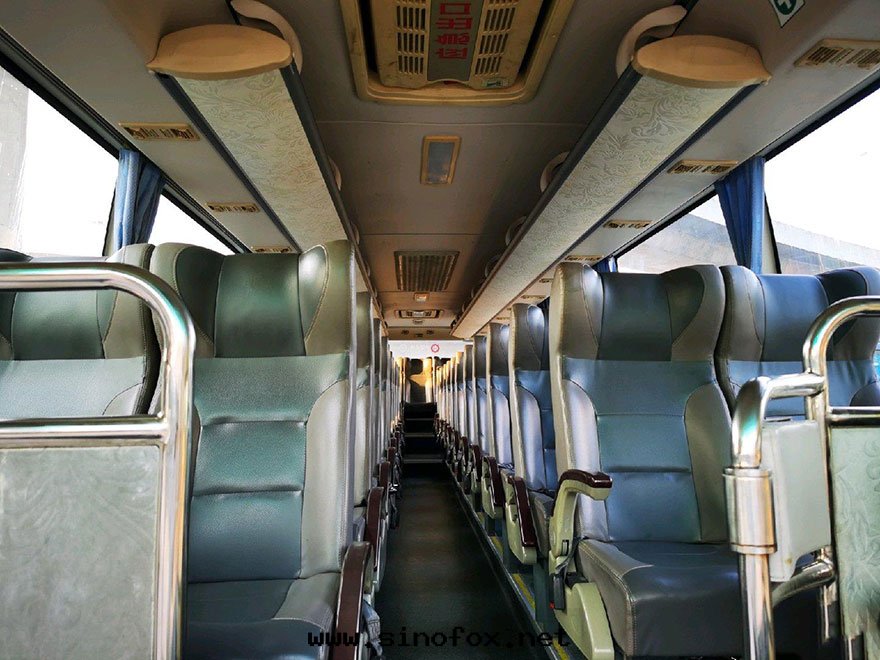 广州企業团體(tǐ)拓展(zhǎn)租賃出(chū)租大(dà)巴車（50座）_广州租車包(bāo)車用車 首選广州現(xiàn)达(dá)租車公(gōng)司