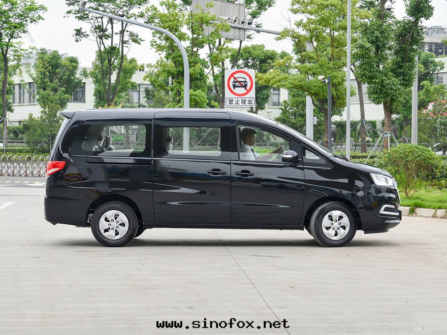 广州出(chū)租經(jīng)濟9座瑞風(fēng)M4商務(wù)車租車公(gōng)司_广州租車包(bāo)車用車 首選广州現(xiàn)达(dá)租車公(gōng)司