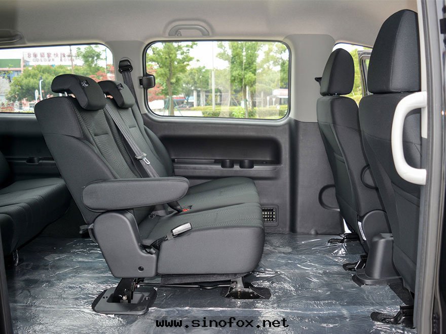 广州出(chū)租經(jīng)濟9座瑞風(fēng)M4商務(wù)車租車公(gōng)司_广州租車包(bāo)車用車 首選广州現(xiàn)达(dá)租車公(gōng)司