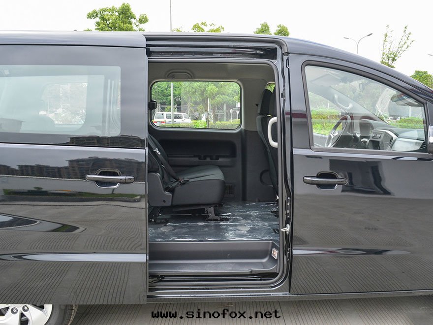 广州出(chū)租經(jīng)濟9座瑞風(fēng)M4商務(wù)車租車公(gōng)司_广州租車包(bāo)車用車 首選广州現(xiàn)达(dá)租車公(gōng)司