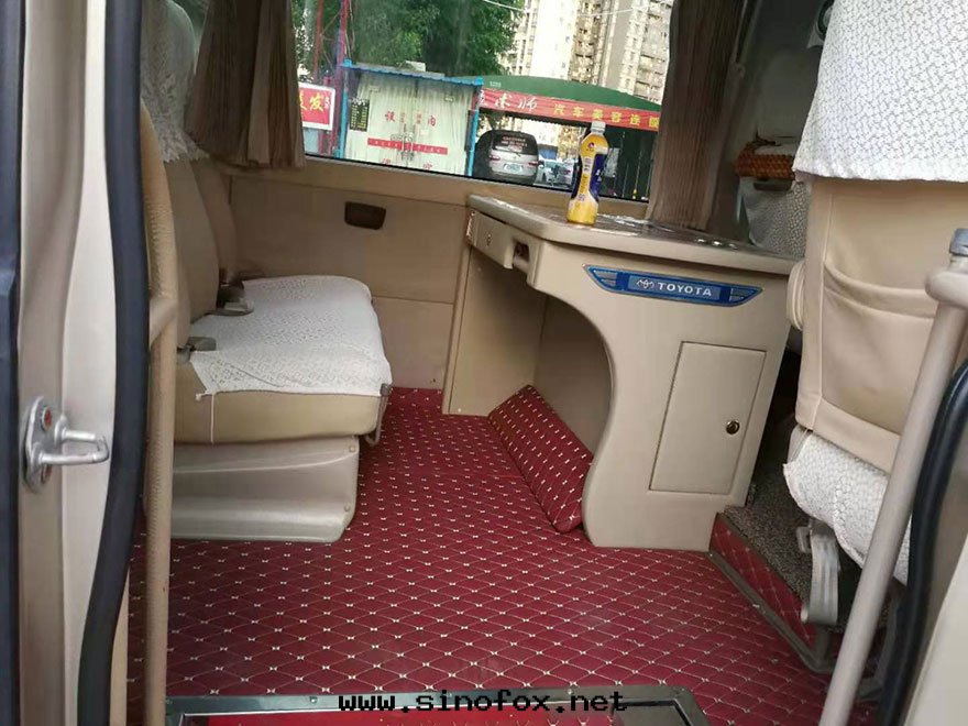 广東(dōng)广州市(shì)带(dài)司機(jī)出(chū)租18-23人(rén)座带(dài)辦(bàn)公(gōng)桌(zhuō)台(tái)豐田(tián)中(zhōng)巴考斯特(tè)商務(wù)車_广州租車包(bāo)車用車 首選广州現(xiàn)达(dá)汽車租賃公(gōng)司