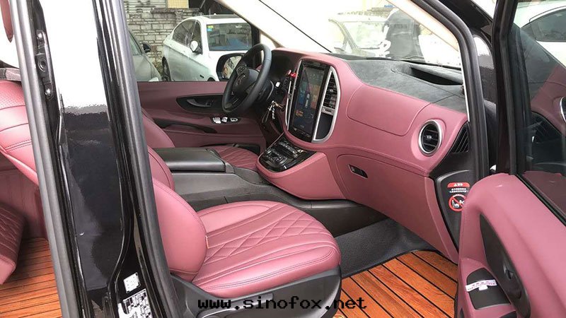 广州市(shì)带(dài)司機(jī)出(chū)租奔驰豪華七(qī)座商務(wù)車租賃（7座）_广州租車包(bāo)車用車 首選广州現(xiàn)达(dá)租車公(gōng)司