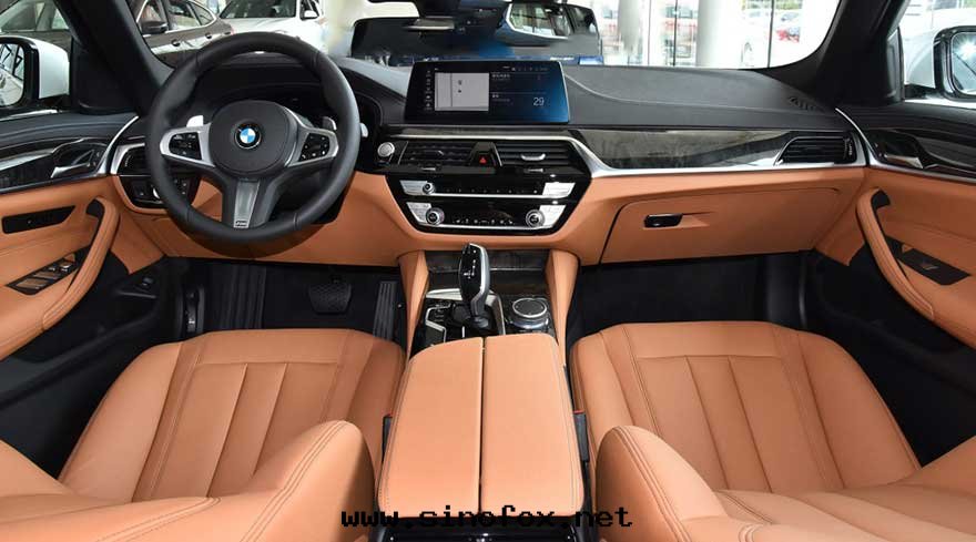 广州租賃高(gāo)檔轎車出(chū)租寶(bǎo)馬5系(xì)530Li轎車_广州租車包(bāo)車用車 首選广州現(xiàn)达(dá)租車公(gōng)司