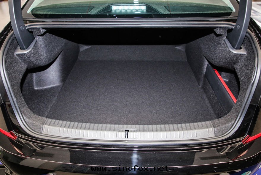 广州长(cháng)期(qī)出(chū)租舒适車型大(dà)衆帕薩特(tè)轎車年(nián)租月租_广州租車包(bāo)車用車 首選广州現(xiàn)达(dá)租車公(gōng)司