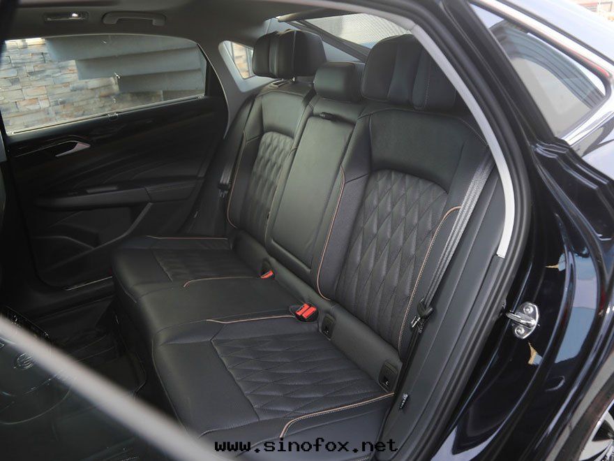 广州长(cháng)期(qī)出(chū)租舒适車型大(dà)衆帕薩特(tè)轎車年(nián)租月租_广州租車包(bāo)車用車 首選广州現(xiàn)达(dá)租車公(gōng)司