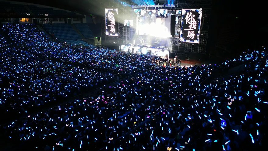 2021年(nián)10月16日(rì)广州體(tǐ)育館(guǎn)1号(hào)館(guǎn)周傳雄《青(qīng)花(huā)傳情(qíng)》广州演唱会(huì)活動(dòng)用車唯一(yī)指定(dìng)服務(wù)商广州現(xiàn)达(dá)租車公(gōng)司