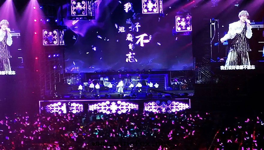 2021年(nián)10月16日(rì)广州體(tǐ)育館(guǎn)1号(hào)館(guǎn)周傳雄《青(qīng)花(huā)傳情(qíng)》广州演唱会(huì)活動(dòng)用車唯一(yī)指定(dìng)服務(wù)商广州現(xiàn)达(dá)租車公(gōng)司