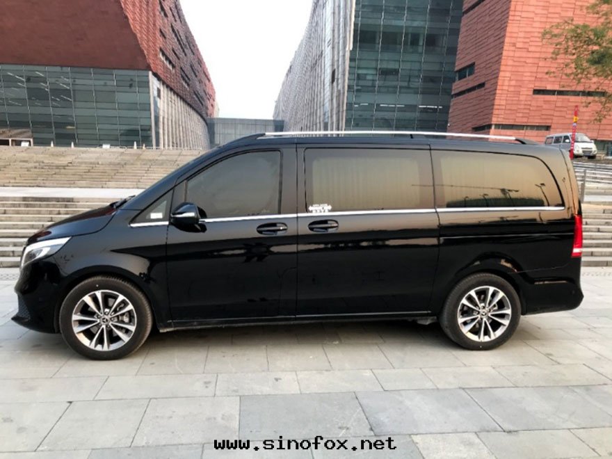 广州配带(dài)司機(jī)自(zì)駕出(chū)租最(zuì)新(xīn)款奔驰V260L豪華座椅(yǐ)双(shuāng)電(diàn)動(dòng)門(mén)7座商務(wù)車_广州租車包(bāo)車用車 首選广州現(xiàn)达(dá)租車公(gōng)司