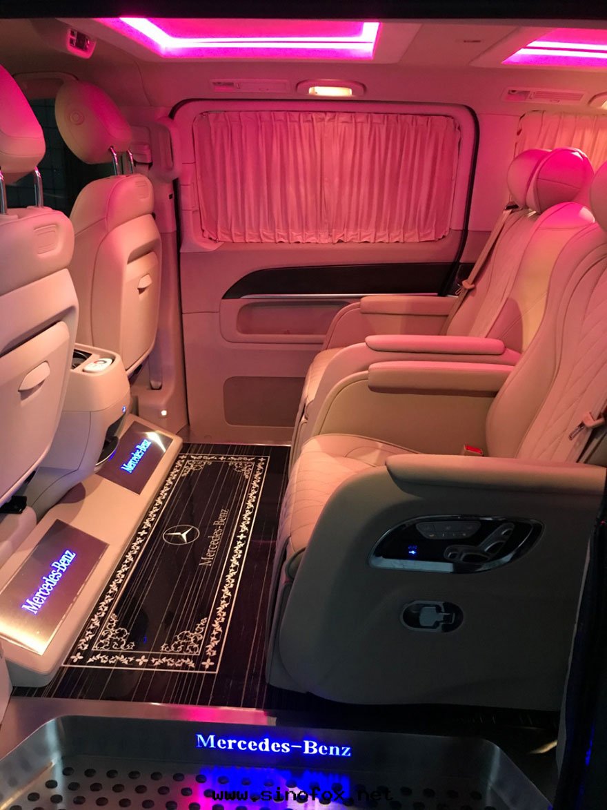 广州配带(dài)司機(jī)自(zì)駕出(chū)租最(zuì)新(xīn)款奔驰V260L豪華座椅(yǐ)双(shuāng)電(diàn)動(dòng)門(mén)7座商務(wù)車_广州租車包(bāo)車用車 首選广州現(xiàn)达(dá)租車公(gōng)司