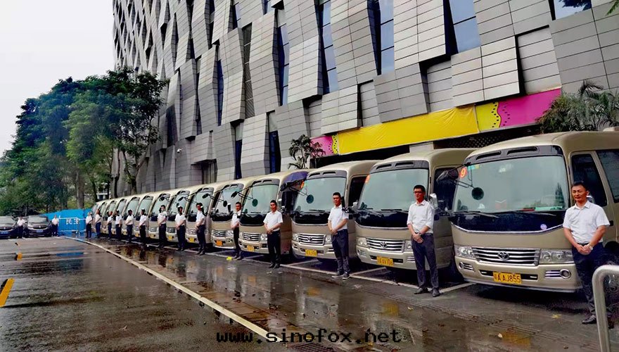 广州商務(wù)会(huì)議接待配带(dài)司機(jī)租用23人(rén)座豪華考斯特(tè)中(zhōng)巴車18座小巴車隊_广州包(bāo)車用車 首選广州現(xiàn)达(dá)汽車租賃公(gōng)司