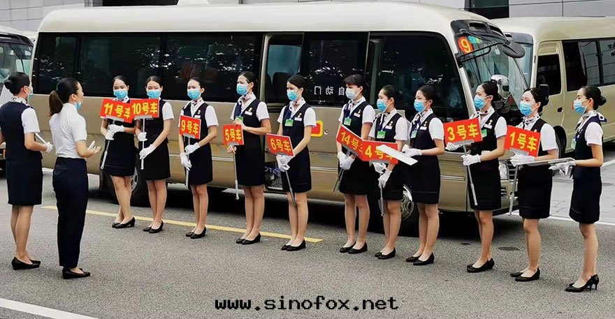 广州商務(wù)会(huì)議接待配带(dài)司機(jī)租用23人(rén)座豪華考斯特(tè)中(zhōng)巴車18座小巴車隊_广州包(bāo)車用車 首選广州現(xiàn)达(dá)汽車租賃公(gōng)司