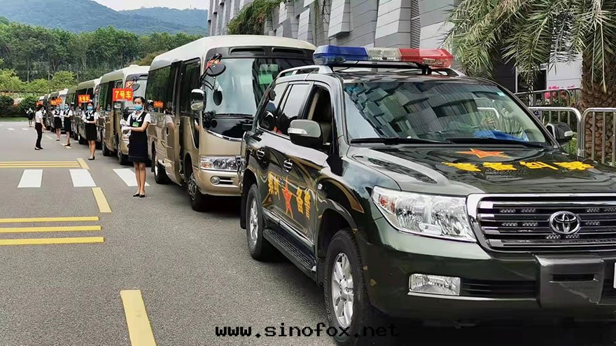 广州商務(wù)会(huì)議接待配带(dài)司機(jī)租用23人(rén)座豪華考斯特(tè)中(zhōng)巴車18座小巴車隊_广州包(bāo)車用車 首選广州現(xiàn)达(dá)汽車租賃公(gōng)司