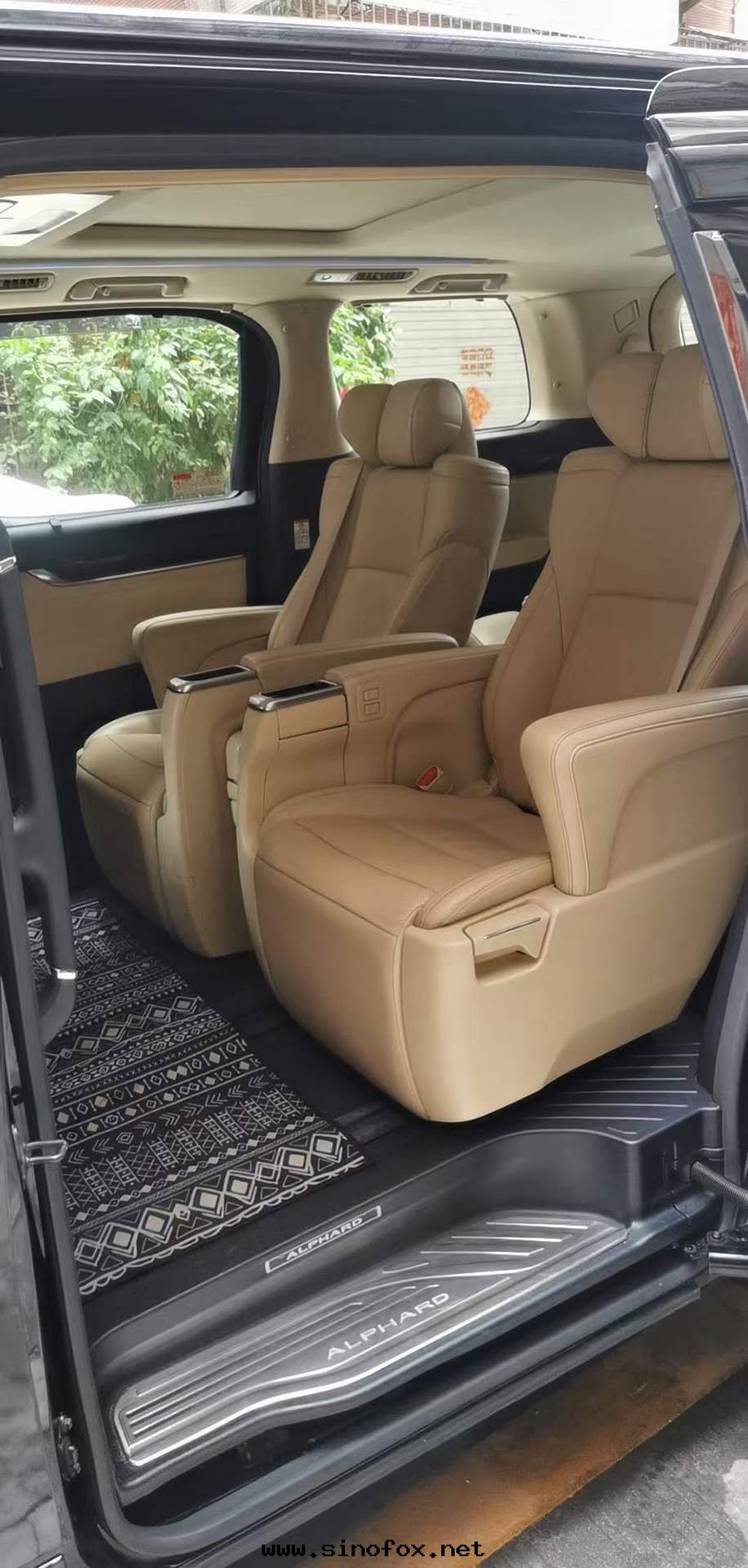 广東(dōng)省(shěng)广州市(shì)哪里(lǐ)有(yǒu)出(chū)租新(xīn)款粵港澳两(liǎng)地(dì)牌(pái)威爾法埃爾法商務(wù)車包(bāo)天(tiān)费用價格表(biǎo)_广州自(zì)駕带(dài)司機(jī)租車 首選广州現(xiàn)达(dá)汽車租賃公(gōng)司