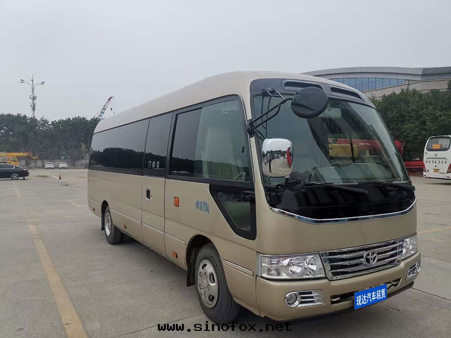 广東(dōng)广州哪里(lǐ)有(yǒu)配带(dài)司機(jī)出(chū)租20多(duō)人(rén)座豪華航空(kōng)座椅(yǐ)双(shuāng)辦(bàn)公(gōng)台(tái)考斯特(tè)中(zhōng)巴商務(wù)客車隊包(bāo)天(tiān)_广州租車包(bāo)車用車 首選广州現(xiàn)达(dá)汽車租賃公(gōng)司