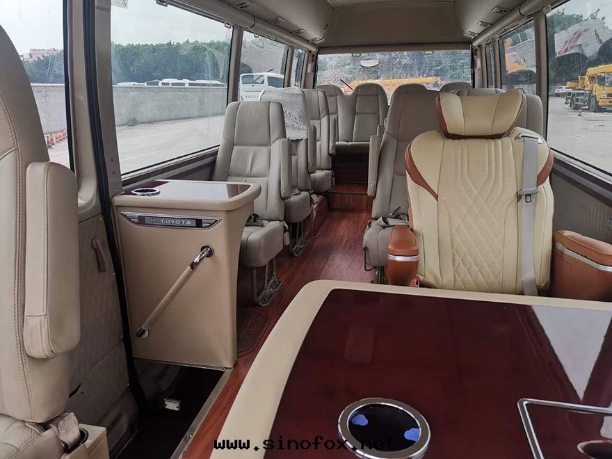 广東(dōng)广州哪里(lǐ)有(yǒu)配带(dài)司機(jī)出(chū)租20多(duō)人(rén)座豪華航空(kōng)座椅(yǐ)双(shuāng)辦(bàn)公(gōng)台(tái)考斯特(tè)中(zhōng)巴商務(wù)客車隊包(bāo)天(tiān)_广州租車包(bāo)車用車 首選广州現(xiàn)达(dá)汽車租賃公(gōng)司