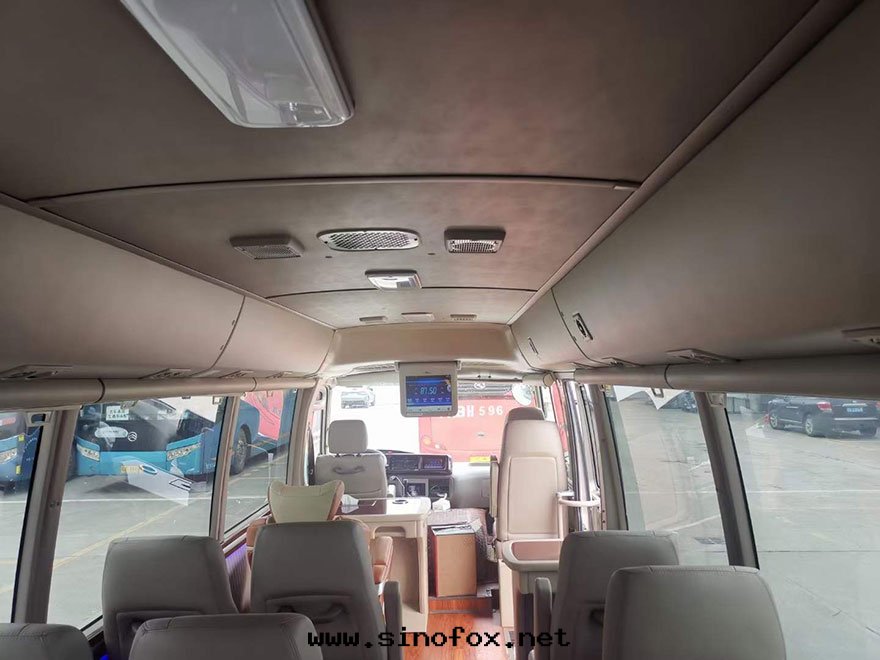 广東(dōng)广州哪里(lǐ)有(yǒu)配带(dài)司機(jī)出(chū)租20多(duō)人(rén)座豪華航空(kōng)座椅(yǐ)双(shuāng)辦(bàn)公(gōng)台(tái)考斯特(tè)中(zhōng)巴商務(wù)客車隊包(bāo)天(tiān)_广州租車包(bāo)車用車 首選广州現(xiàn)达(dá)汽車租賃公(gōng)司