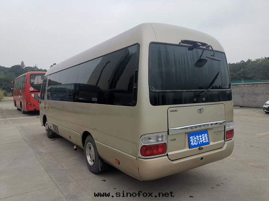 广東(dōng)广州哪里(lǐ)有(yǒu)配带(dài)司機(jī)出(chū)租20多(duō)人(rén)座豪華航空(kōng)座椅(yǐ)双(shuāng)辦(bàn)公(gōng)台(tái)考斯特(tè)中(zhōng)巴商務(wù)客車隊包(bāo)天(tiān)_广州租車包(bāo)車用車 首選广州現(xiàn)达(dá)汽車租賃公(gōng)司