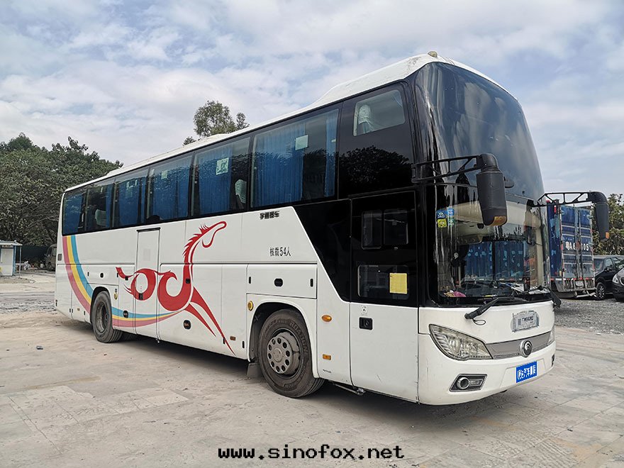 广州旅遊配带(dài)司機(jī)随駕出(chū)租50多(duō)人(rén)座市(shì)际带(dài)證大(dà)巴客車包(bāo)天(tiān)费用價格（54座）_广州租車包(bāo)車用車 首選广州現(xiàn)达(dá)汽車租賃公(gōng)司