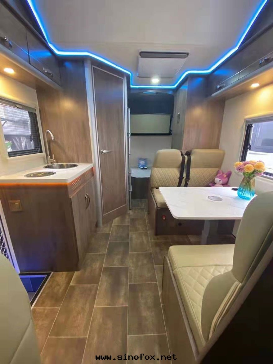 广東(dōng)省(shěng)广州市(shì)哪里(lǐ)有(yǒu)配带(dài)司機(jī)随駕自(zì)駕依維柯房(fáng)車出(chū)租一(yī)天(tiān)多(duō)少(shǎo)錢(qián)_广州租車遊玩包(bāo)車用車 首選广州現(xiàn)达(dá)汽車租賃公(gōng)司