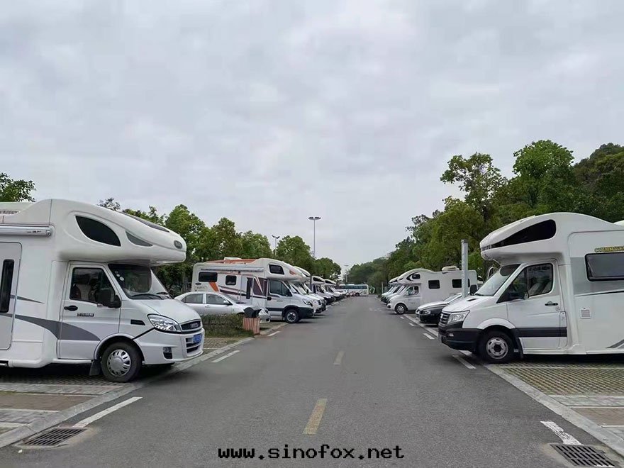 广東(dōng)省(shěng)广州市(shì)哪里(lǐ)有(yǒu)配带(dài)司機(jī)随駕自(zì)駕依維柯房(fáng)車出(chū)租一(yī)天(tiān)多(duō)少(shǎo)錢(qián)_广州租車遊玩包(bāo)車用車 首選广州現(xiàn)达(dá)汽車租賃公(gōng)司