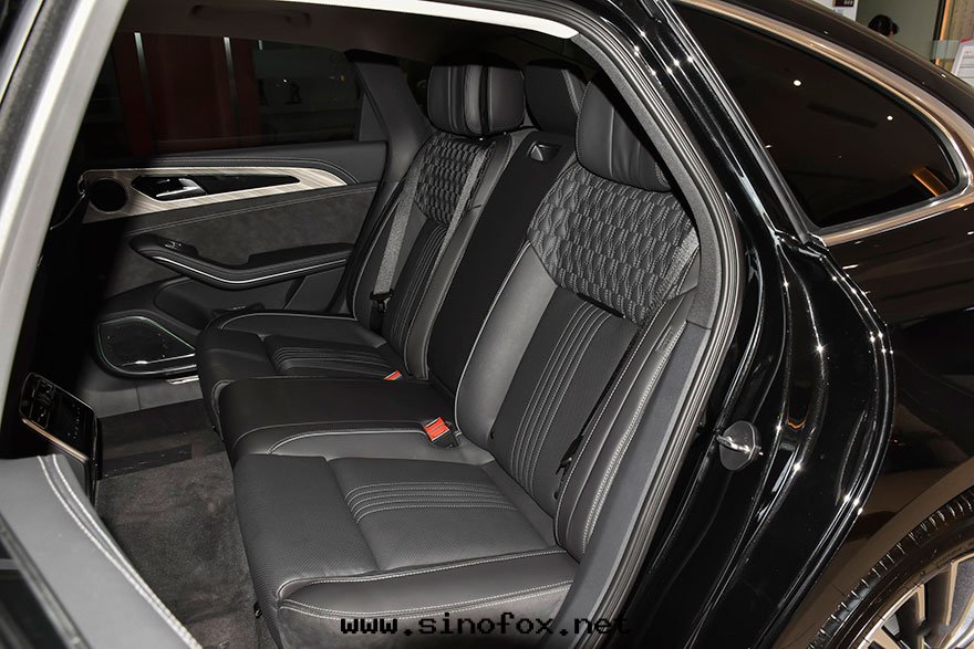 广州租車哪里(lǐ)有(yǒu)自(zì)駕随駕带(dài)司機(jī)出(chū)租紅(hóng)旗(qí)H9轎車租一(yī)天(tiān)多(duō)少(shǎo)錢(qián)_广州包(bāo)車用車 首選广州現(xiàn)达(dá)汽車租賃公(gōng)司