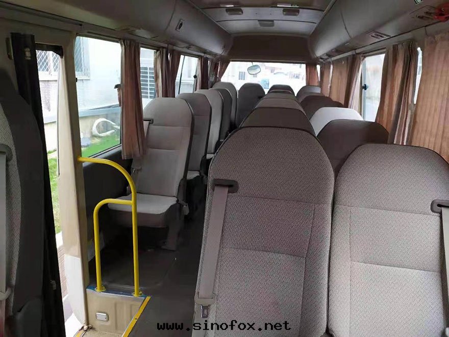 广州配带(dài)司機(jī)出(chū)租20座豐田(tián)考斯特(tè)中(zhōng)巴車租賃（23座）_广州租車包(bāo)車用車 首選广州現(xiàn)达(dá)租車公(gōng)司