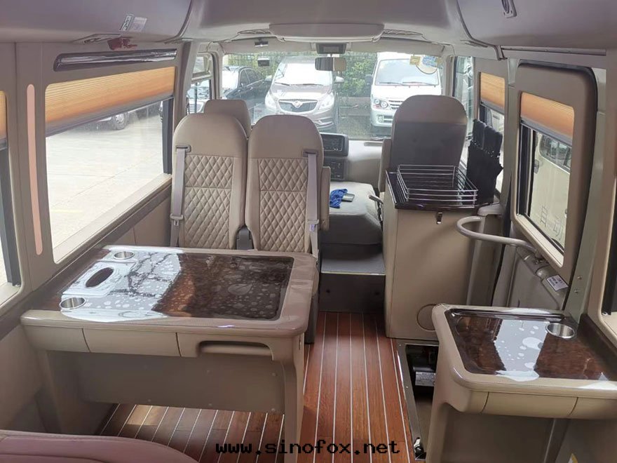 广州天(tiān)河(hé)區(qū)带(dài)司機(jī)出(chū)租带(dài)辦(bàn)公(gōng)桌(zhuō)考斯特(tè)豪華中(zhōng)巴車租賃（15座）_广州租車包(bāo)車用車 首選广州現(xiàn)达(dá)租車公(gōng)司