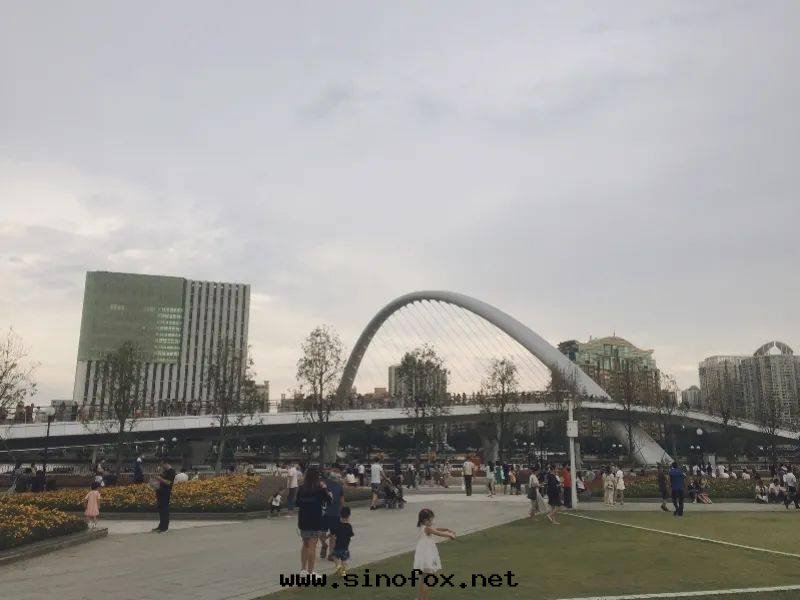 人(rén)人(rén)人(rén)人(rén)人(rén)！广州网(wǎng)紅(hóng)橋(qiáo)【海(hǎi)心(xīn)橋(qiáo)】人(rén)气爆棚,广州市(shì)旅遊出(chū)租别克(kè)商務(wù)車包(bāo)天(tiān)费用_广州租車包(bāo)車用車 首選广州現(xiàn)达(dá)租車公(gōng)司