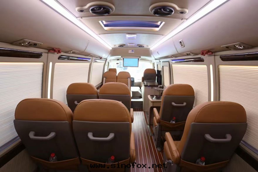 广州长(cháng)期(qī)出(chū)租17-23座豐田(tián)小中(zhōng)巴車隊带(dài)司機(jī)包(bāo)天(tiān)_年(nián)租包(bāo)車用車 首選广州現(xiàn)达(dá)租車公(gōng)司