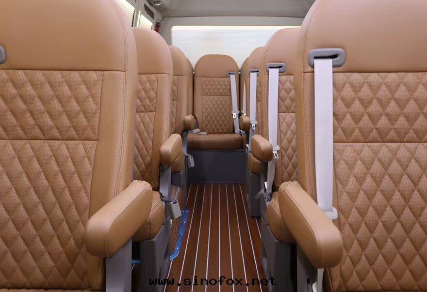 广州长(cháng)期(qī)出(chū)租17-23座豐田(tián)小中(zhōng)巴車隊带(dài)司機(jī)包(bāo)天(tiān)_年(nián)租包(bāo)車用車 首選广州現(xiàn)达(dá)租車公(gōng)司