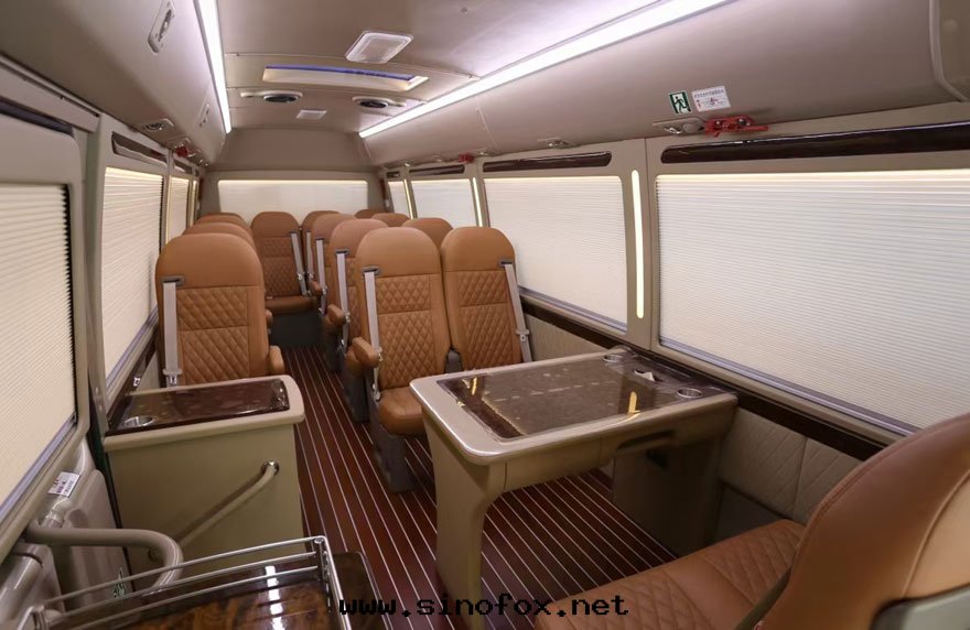 广州长(cháng)期(qī)出(chū)租17-23座豐田(tián)小中(zhōng)巴車隊带(dài)司機(jī)包(bāo)天(tiān)_年(nián)租包(bāo)車用車 首選广州現(xiàn)达(dá)租車公(gōng)司