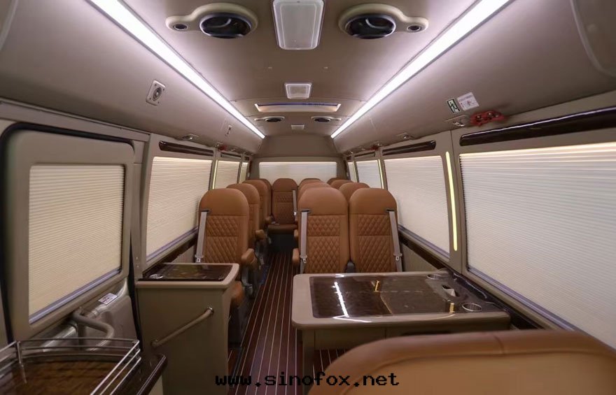 广州长(cháng)期(qī)出(chū)租17-23座豐田(tián)小中(zhōng)巴車隊带(dài)司機(jī)包(bāo)天(tiān)_年(nián)租包(bāo)車用車 首選广州現(xiàn)达(dá)租車公(gōng)司