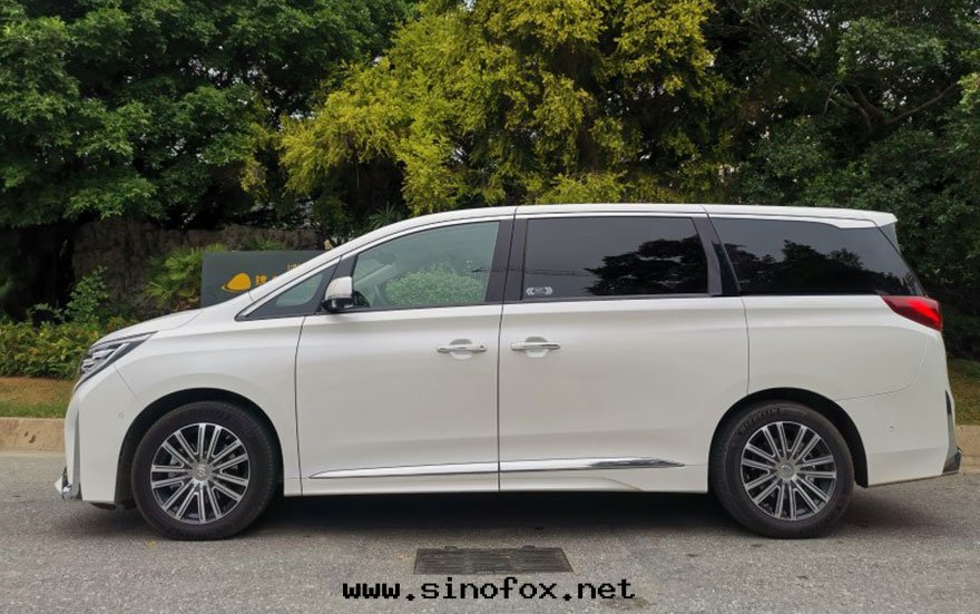 广州自(zì)駕带(dài)司機(jī)年(nián)租月租广汽傳祺M8七(qī)座商務(wù)車7座包(bāo)天(tiān)價格要多(duō)少(shǎo)錢(qián)?_广東(dōng)包(bāo)車用車 首選广州現(xiàn)达(dá)租車公(gōng)司