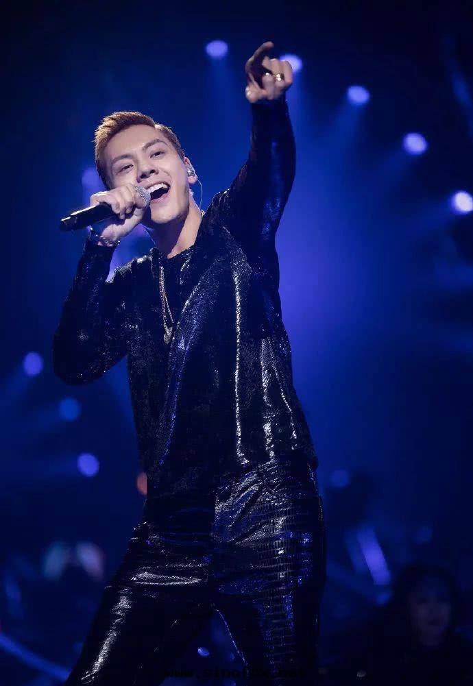 陳偉霆《一(yī)鼓作(zuò)气》巡回(huí)演唱会(huì)广州站将延期(qī)舉行_广州租車包(bāo)車用車 首選广州現(xiàn)达(dá)汽車租賃公(gōng)司