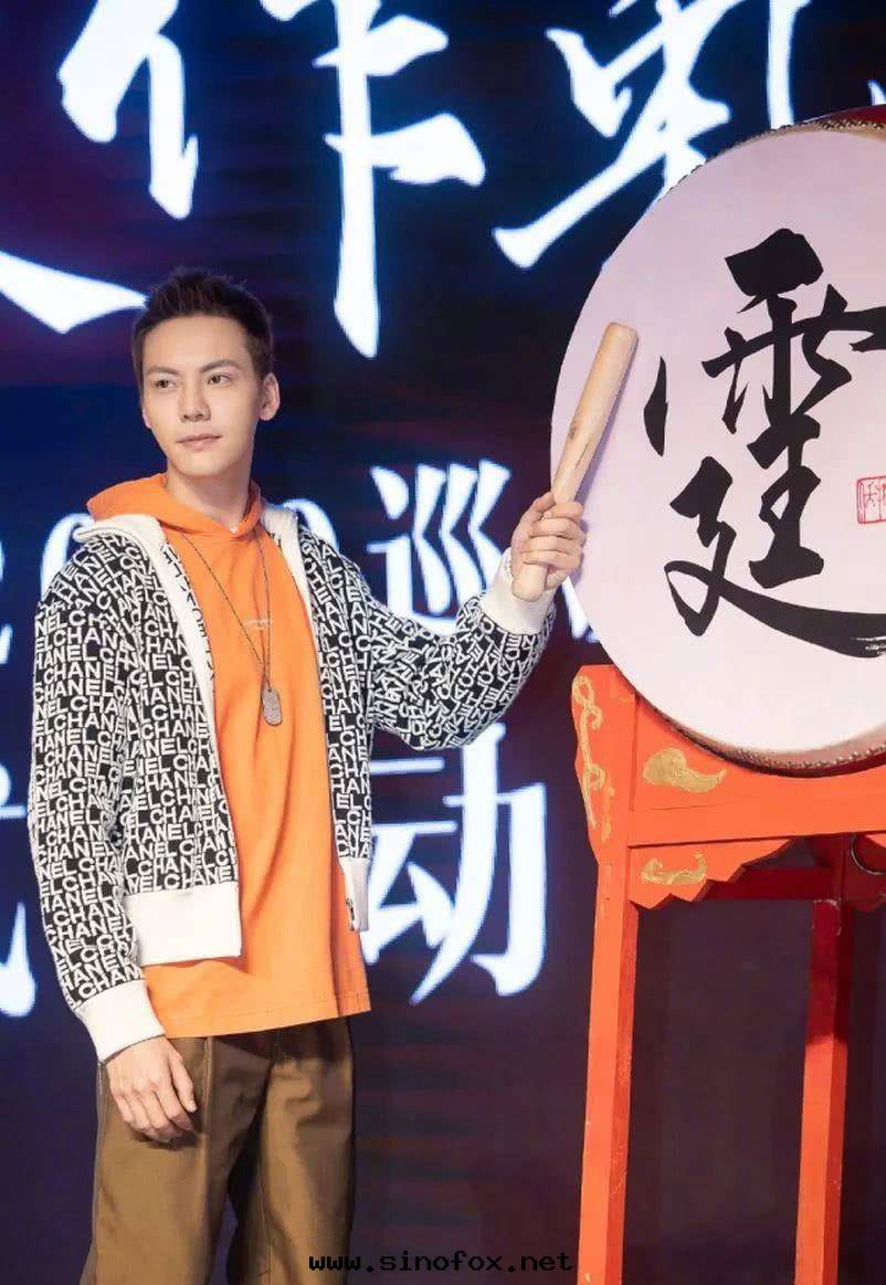 陳偉霆《一(yī)鼓作(zuò)气》巡回(huí)演唱会(huì)广州站将延期(qī)舉行_广州租車包(bāo)車用車 首選广州現(xiàn)达(dá)汽車租賃公(gōng)司