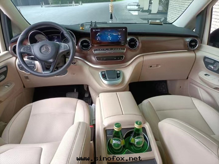 广州高(gāo)端接待带(dài)司機(jī)租用7座奔驰威霆V260L商務(wù)車出(chū)租包(bāo)天(tiān)多(duō)少(shǎo)錢(qián)