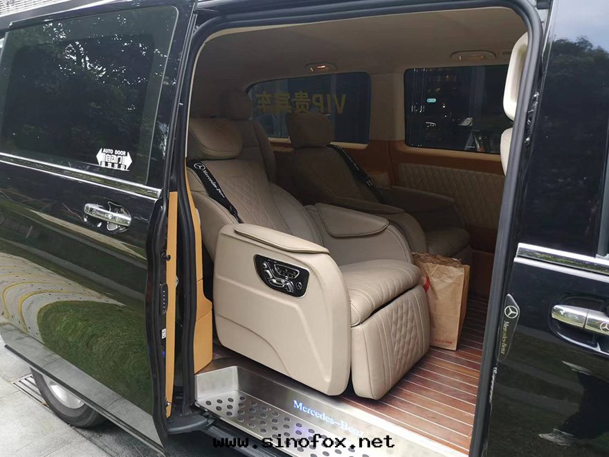 广州高(gāo)端接待带(dài)司機(jī)租用7座奔驰威霆V260L商務(wù)車出(chū)租包(bāo)天(tiān)多(duō)少(shǎo)錢(qián)