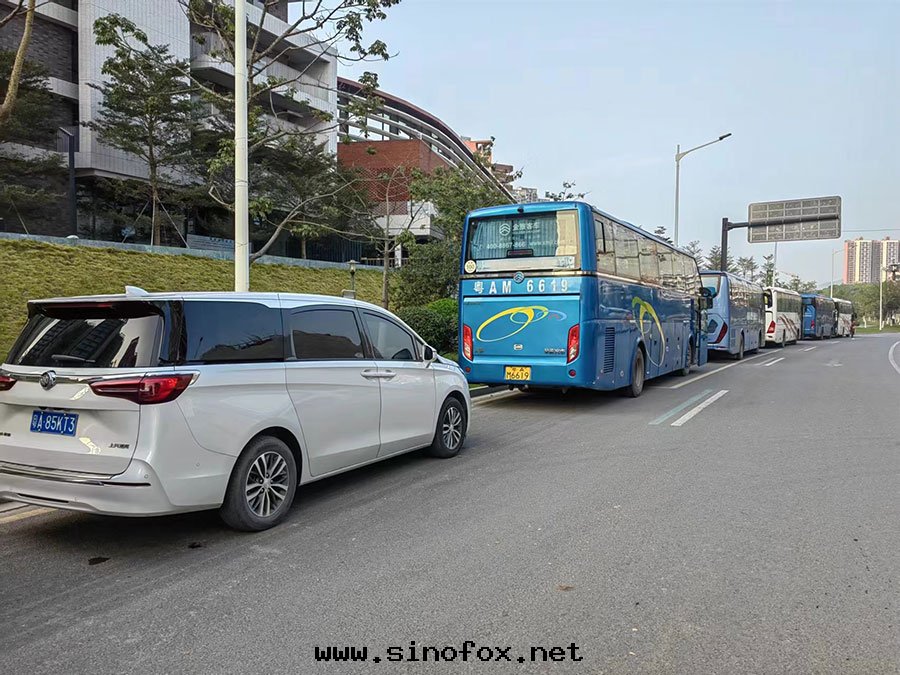 广州年(nián)会(huì)商務(wù)接待包(bāo)車配带(dài)司機(jī)出(chū)租55人(rén)座带(dài)證旅遊大(dà)巴車_广州租車用車 首選广州現(xiàn)达(dá)租車公(gōng)司