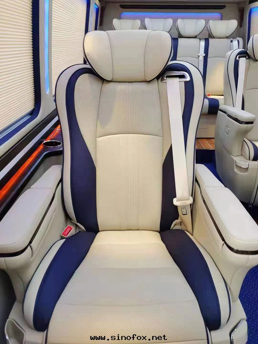 广東(dōng)广州市(shì)區(qū)配带(dài)司機(jī)租12人(rén)座超級豪華豐田(tián)考斯特(tè)中(zhōng)巴車出(chū)租_广州租車包(bāo)車 首選广州現(xiàn)达(dá)汽車租賃公(gōng)司