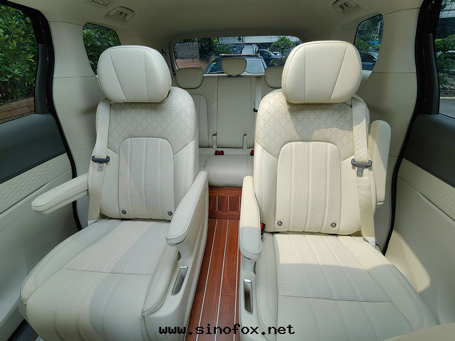 广州市(shì)哪里(lǐ)能(néng)有(yǒu)租到(dào)全(quán)新(xīn)岚图(tú)夢想(xiǎng)家(jiā)7人(rén)座新(xīn)能(néng)源商務(wù)車出(chū)租_广州租車包(bāo)車用車 首選广州現(xiàn)达(dá)汽車租賃公(gōng)司