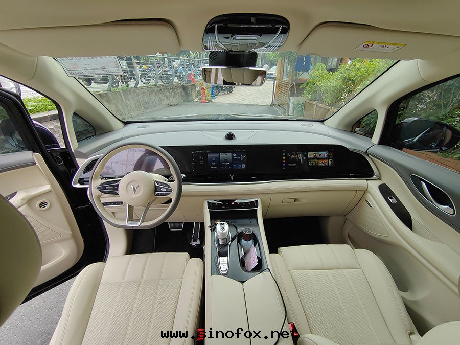 广州市(shì)哪里(lǐ)能(néng)有(yǒu)租到(dào)全(quán)新(xīn)岚图(tú)夢想(xiǎng)家(jiā)7人(rén)座新(xīn)能(néng)源商務(wù)車出(chū)租_广州租車包(bāo)車用車 首選广州現(xiàn)达(dá)汽車租賃公(gōng)司