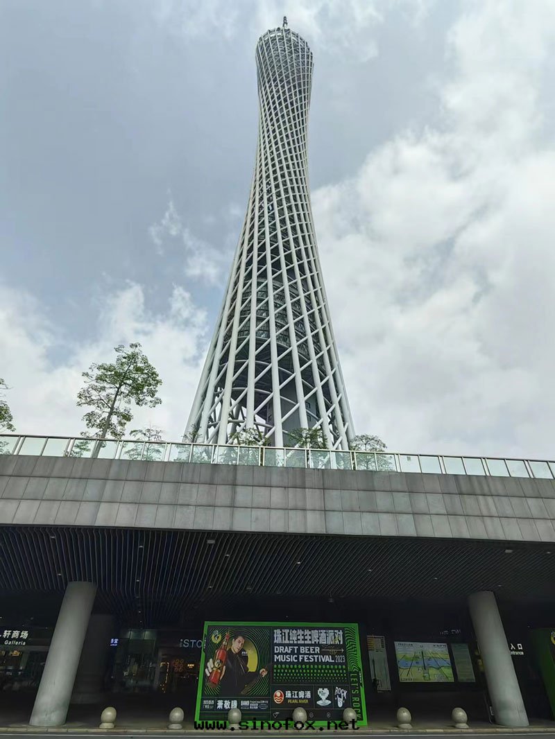 2023年(nián)“520”蕭敬騰亮(liàng)相广州塔为(wèi)市(shì)民(mín)送祝福_全(quán)程由(yóu)广州現(xiàn)达(dá)阿爾法别克(kè)gl8商務(wù)租車公(gōng)司提(tí)供明(míng)星(xīng)包(bāo)車接送服務(wù)