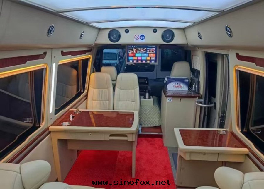 广州客户接待出(chū)租14人(rén)座豪華豐田(tián)考斯特(tè)商務(wù)中(zhōng)巴配带(dài)司機(jī)包(bāo)車_广州租車用車 首選現(xiàn)达(dá)汽車租賃公(gōng)司