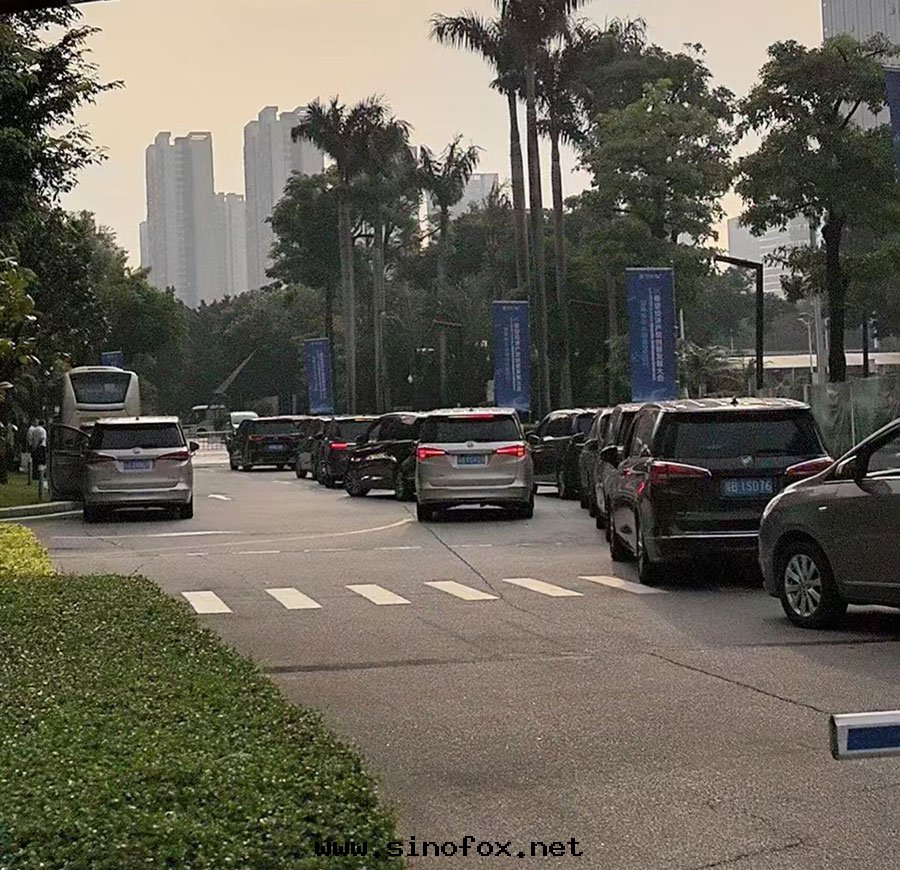 广州慶典活動(dòng)考斯特(tè)中(zhōng)巴别克(kè)GL8商務(wù)車配带(dài)司機(jī)自(zì)駕包(bāo)車_广州租車 首選現(xiàn)达(dá)汽車租賃公(gōng)司