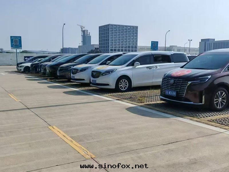 第(dì)十(shí)五(wǔ)屆中(zhōng)國(guó)國(guó)际航空(kōng)航天(tiān)博覽会(huì)嘉賓接待租車别克(kè)GL8阿爾法商務(wù)車_广州包(bāo)車 首選現(xiàn)达(dá)商務(wù)租車公(gōng)司