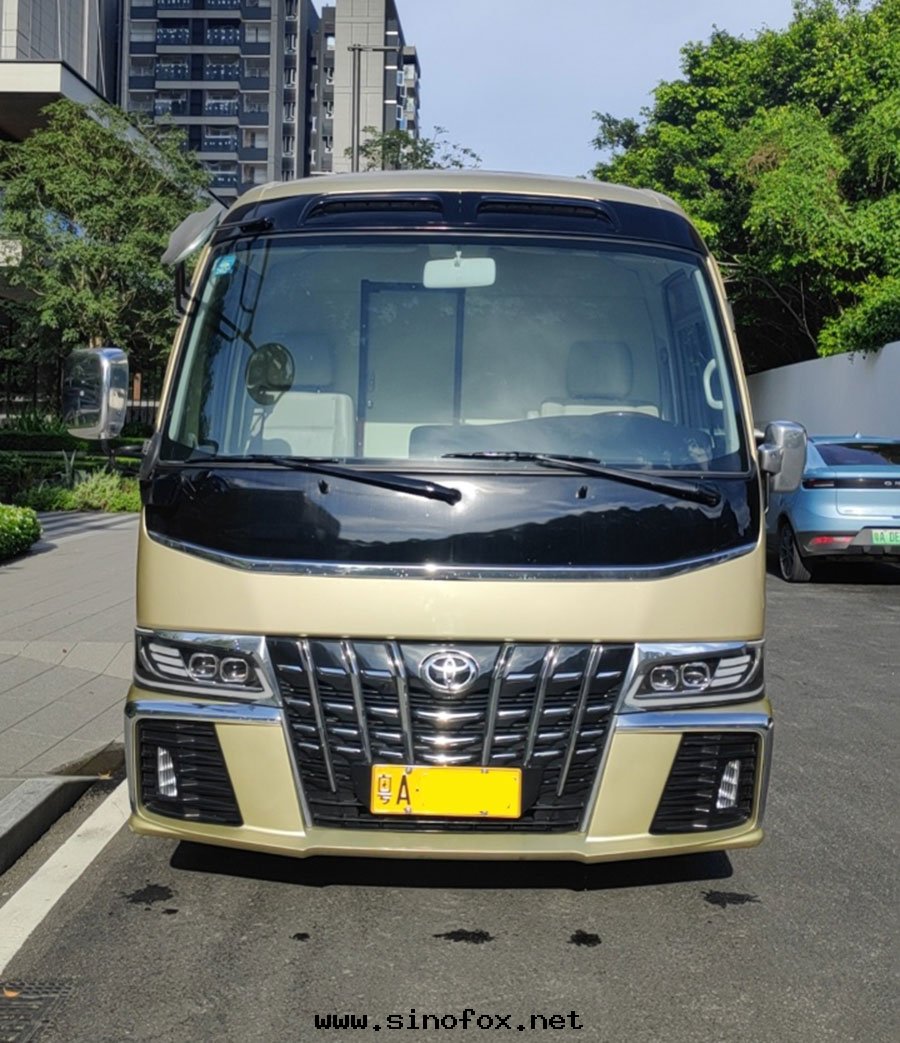 广東(dōng)广州市(shì)區(qū)配带(dài)司機(jī)租12人(rén)座超級豪華豐田(tián)考斯特(tè)中(zhōng)巴車出(chū)租_广州租車包(bāo)車 首選广州現(xiàn)达(dá)汽車租賃公(gōng)司